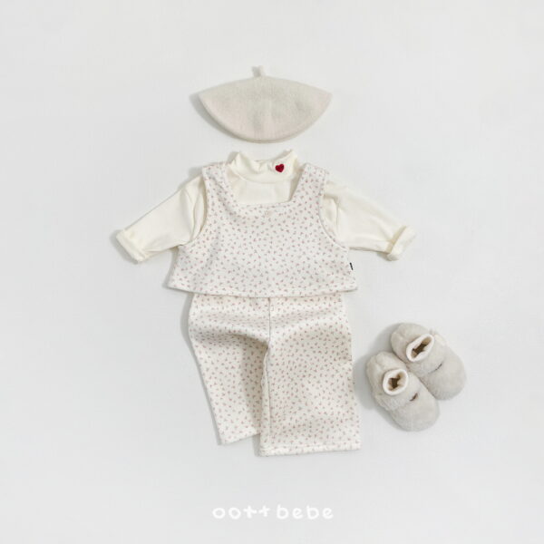 01 <b>OOTTBEBE套裝</b>Winter 쁘띠플라워상하복 75-120CM