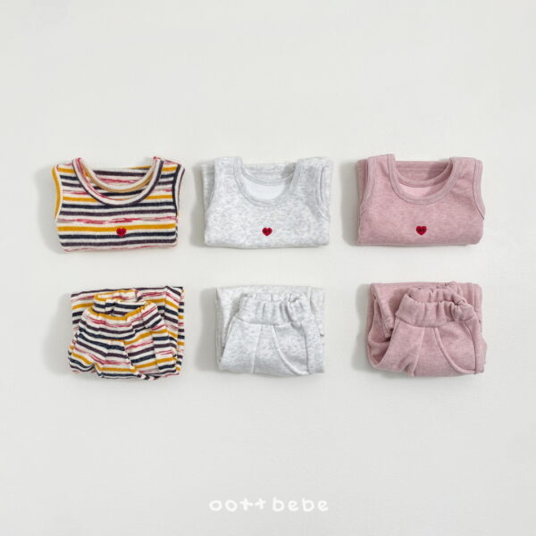 01 <b>OOTTBEBE套裝</b>Winter 몽실니트상하복 75-120CM