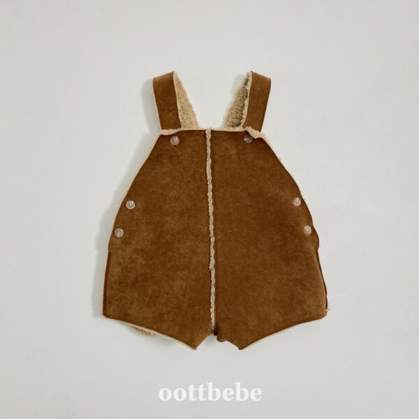 4 <b>OOTTBEBE吊帶褲</b>Winter 무스탕숏오버롤 75-120CM