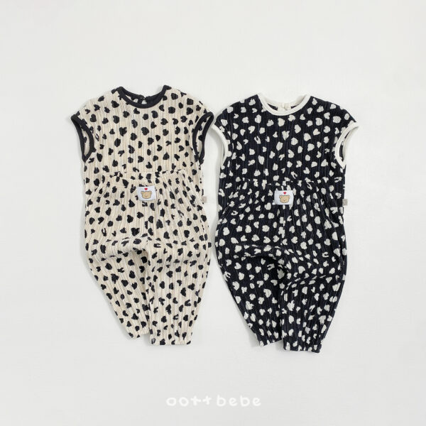 01 <b>OOTTBEBE套裝</b>Summer 쁘띠호피플리츠상하복 75-120cm