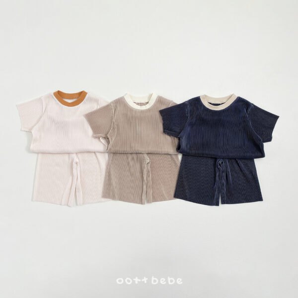 01 <b>OOTTBEBE套裝</b>Summer 바비플리츠상하복 75-120cm