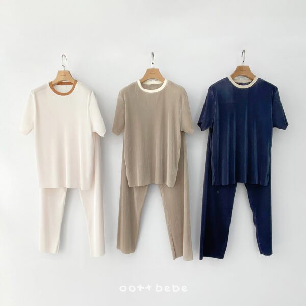 01 <b>OOTTBEBE套裝</b>Summer 바비플리츠상하복 FREE