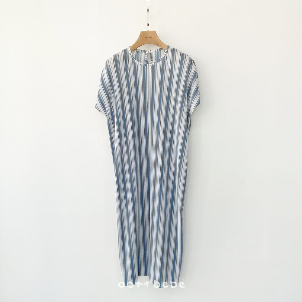 02 <b>OOTTBEBE連身衣</b>Summer 트윙클플리츠원피스 FREE