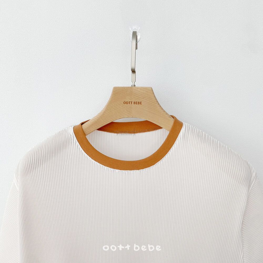 06 <b>OOTTBEBE套裝</b>Summer 바비플리츠상하복 FREE