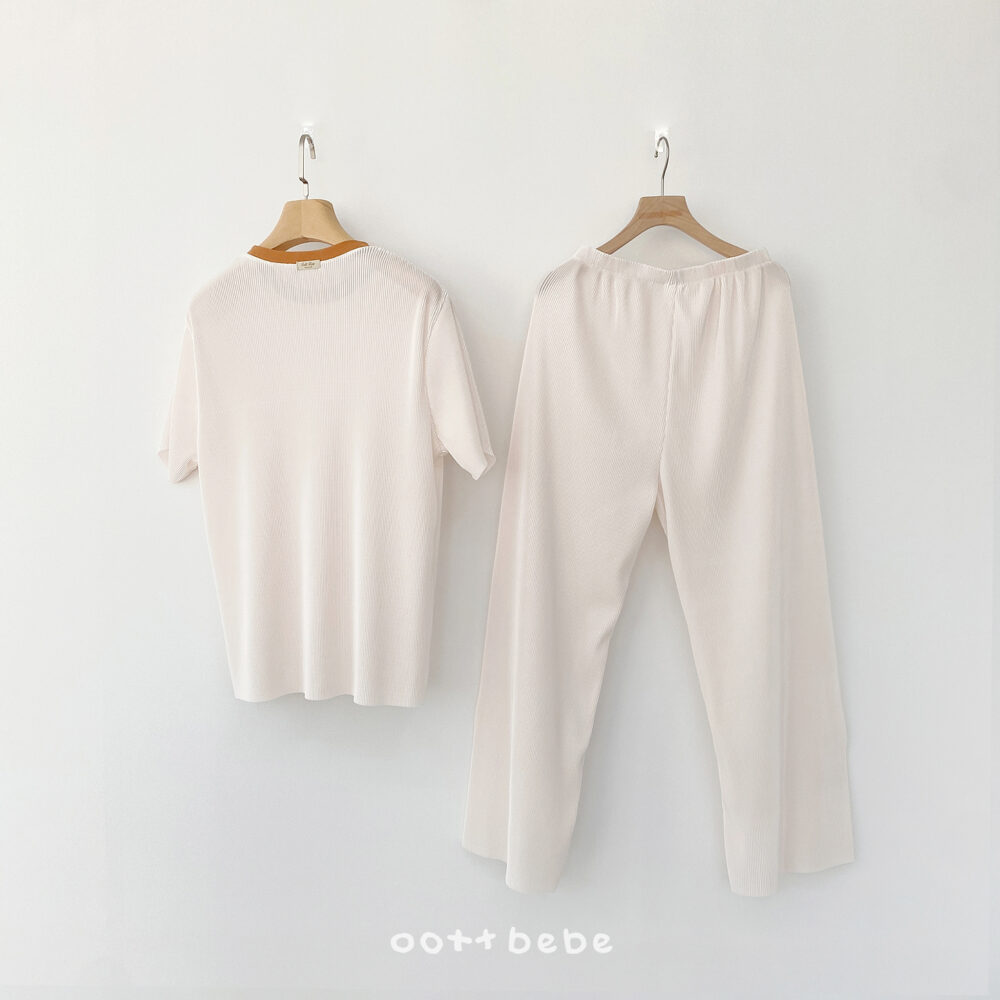 08 <b>OOTTBEBE套裝</b>Summer 바비플리츠상하복 FREE