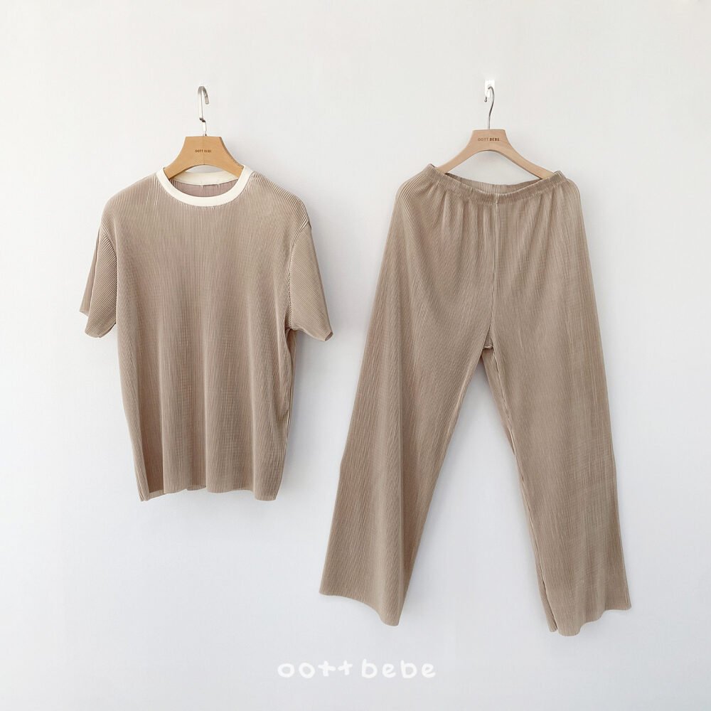 09 <b>OOTTBEBE套裝</b>Summer 바비플리츠상하복 FREE