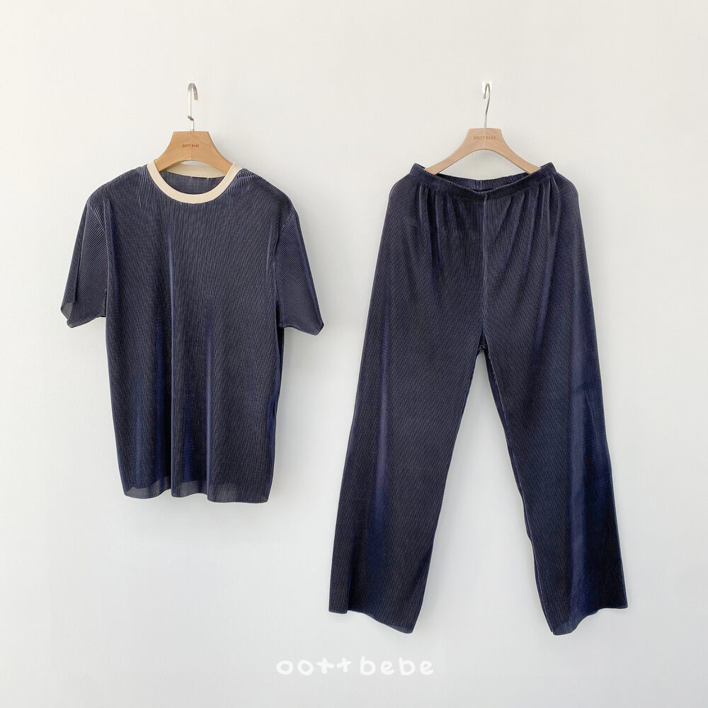 10 <b>OOTTBEBE套裝</b>Summer 바비플리츠상하복 FREE