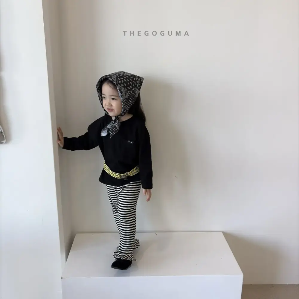 11 <b>THEGOGUMA 圍巾 </b>Autumn 페이즐 스카프 FREE